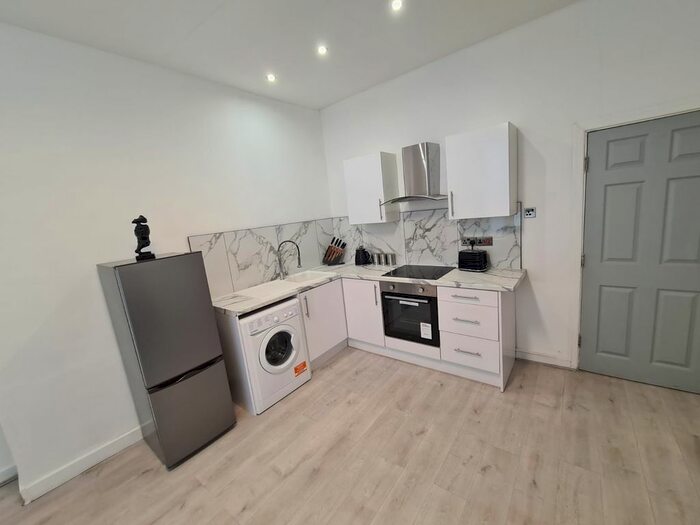 2 Bedroom Flat To Rent In Laurel Road, Liverpool, L7