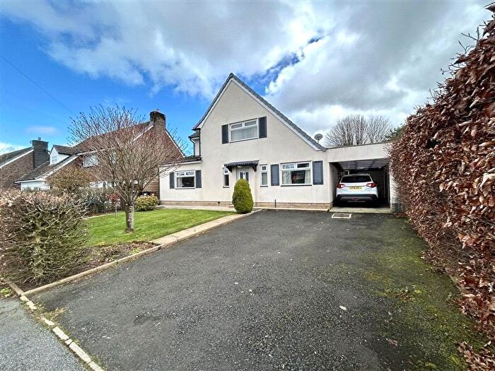 3 Bedroom Detached House For Sale In Errwood Avenue, Buxton, Derbyshire, SK17