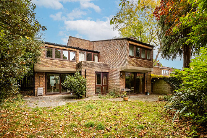 3 Bedroom Detached House For Sale In West Hill Park, London, N6