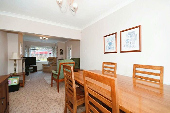 3 Bedroom Semi-Detached House For Sale In Vicarage Road, Grenoside, S35