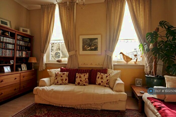 3 Bedroom Flat To Rent In Galton House, London, SE18