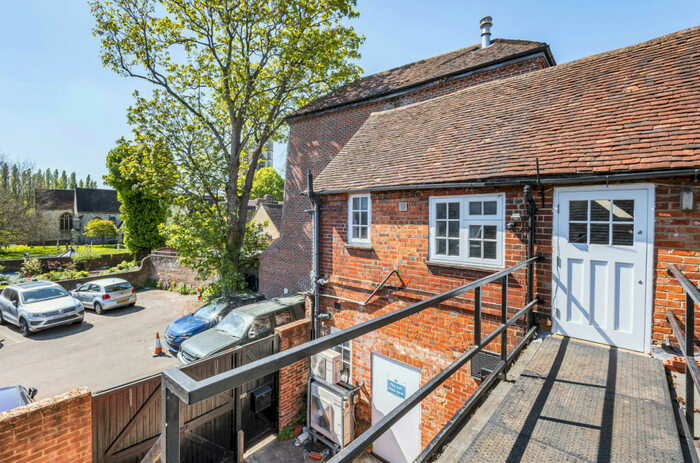 3 Bedroom Apartment To Rent In West Street, Farnham, Surrey, GU9