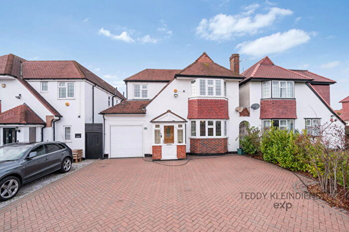 4 Bedroom Detached House For Sale In Malden Road, New Malden, KT3