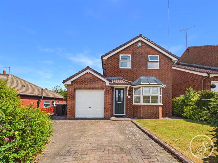 3 Bedroom Detached House For Sale In Knightsway, Leeds, LS15