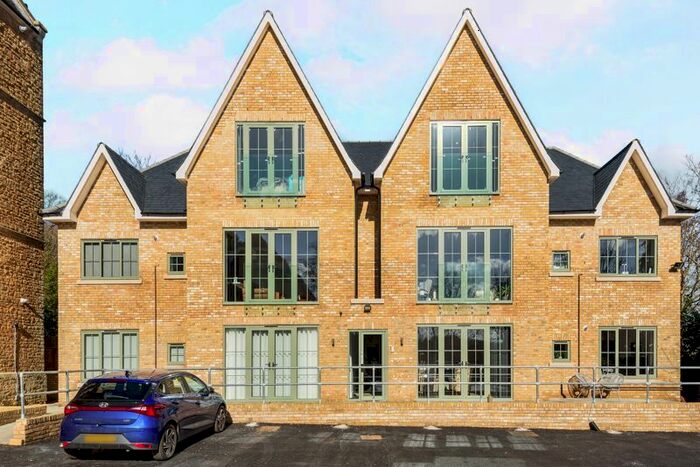 2 Bedroom Flat To Rent In Filmer Grove, Godalming, GU7