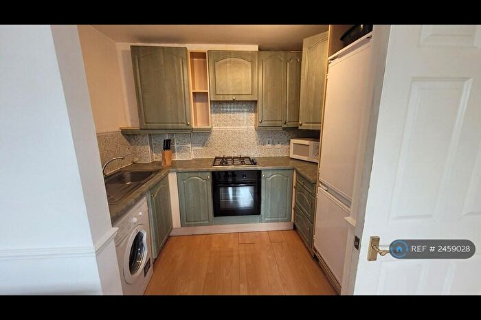 1 Bedroom Flat To Rent In Mile End Road, London, E1