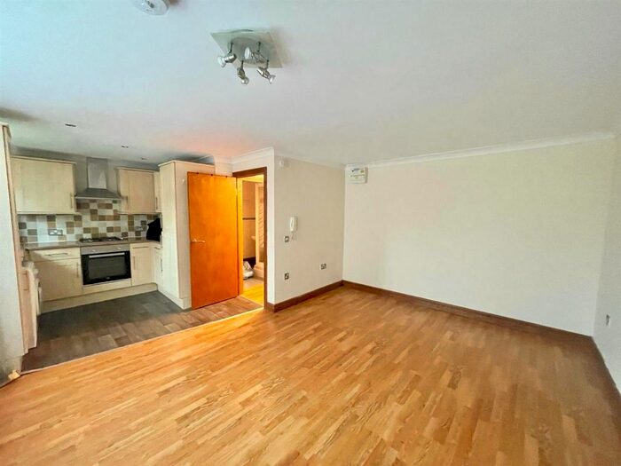 Studio To Rent In Tir Einon, Llanelli, SA14