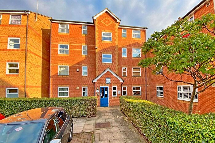 2 Bedroom Flat To Rent In Henry Doulton Drive, Tooting, London, SW17