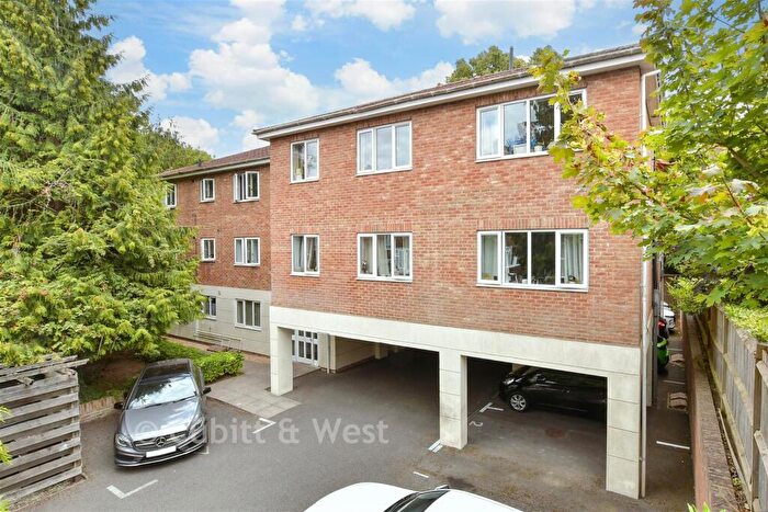 1 Bedroom Apartment For Sale In The Crescent, Belmont, Sutton, Surrey, SM2