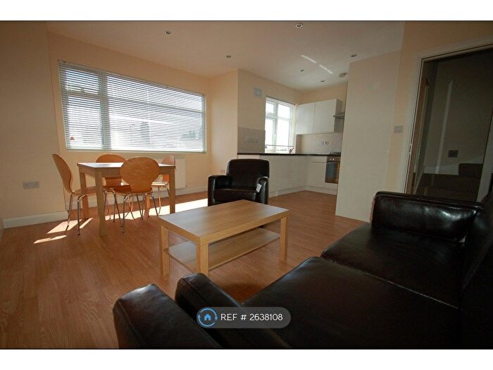 2 Bedroom Flat To Rent In Park Road, London, NW4