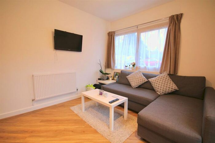 2 Bedroom Flat To Rent In Wickham Road, Fareham PO16