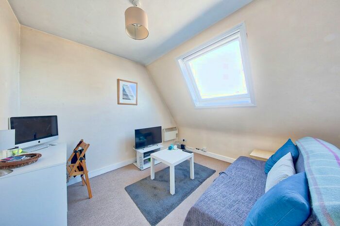 1 Bedroom Flat To Rent In Greyhound Road, Hammersmith, London, London, W6