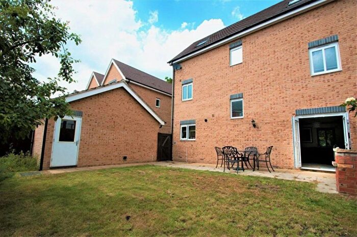 5 Bedroom Property To Rent In Edgeworth Close, Slough, SL3