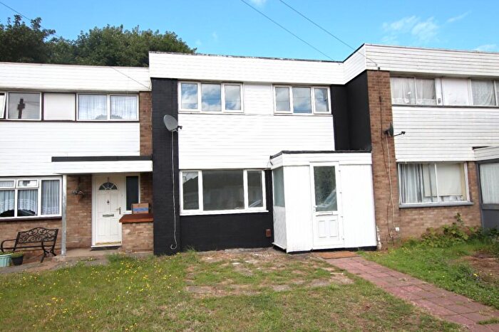 3 Bedroom Terraced House To Rent In Queens Gardens, Rainham, Havering, London, RM13
