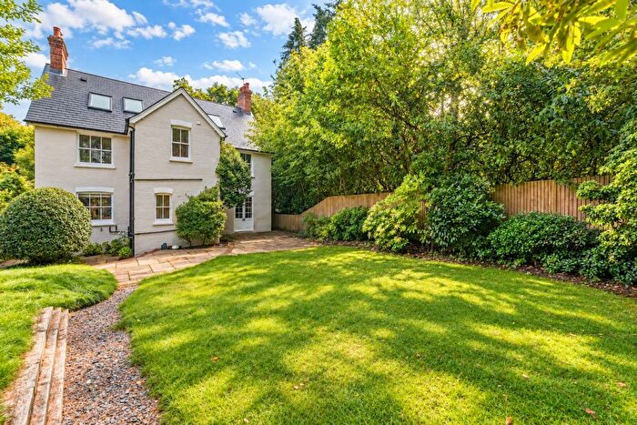 4 Bedroom Flat To Rent In Tilford Road, Hindhead, GU26