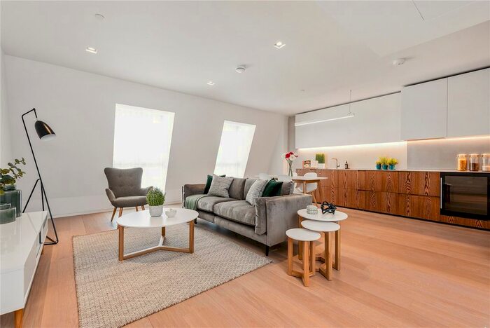 1 Bedroom Flat To Rent In Abernethy House, Bartholomew Close, London, EC1A