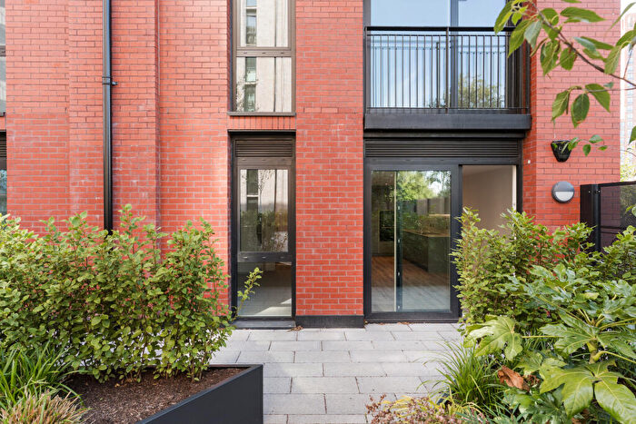 2 Bedroom Apartment For Sale In Railings, Middlewood Locks, M5