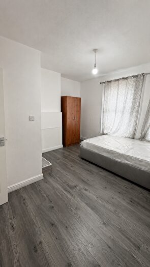 Studio To Rent In Mitcham Road, London, SW17