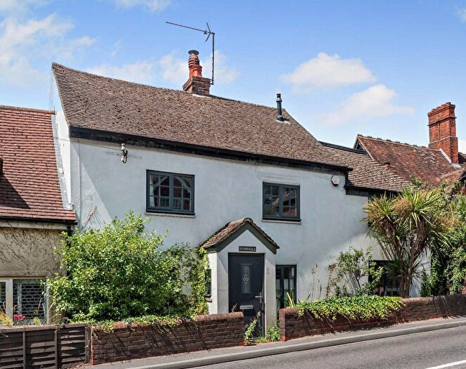 3 Bedroom Semi-Detached House For Sale In High Street, Twyford, Hampshire, SO21