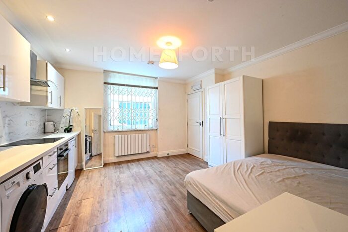 Studio To Rent In Bamborough Gardens, Shepherds Bush, W12