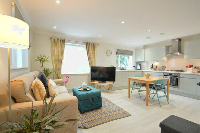 2 Bedroom Apartment To Rent In Victoria Way, Weybridge, KT13