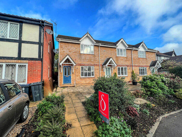 3 Bedroom End Of Terrace House To Rent In Roebuck Close, Hertford, SG13