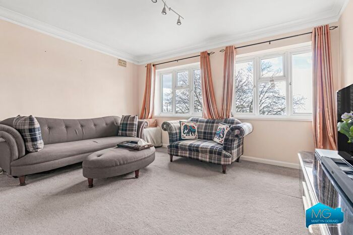 2 Bedroom Flat To Rent In High Road, North Finchley, London, N12