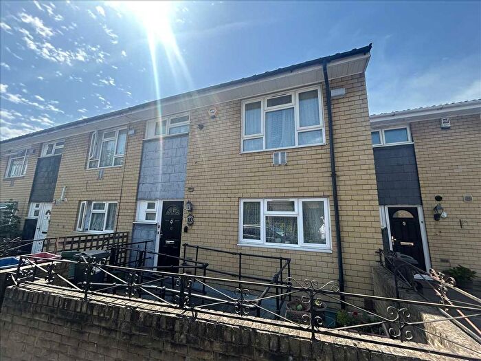 3 Bedroom Terraced House For Sale In Shore Close, Feltham, TW14