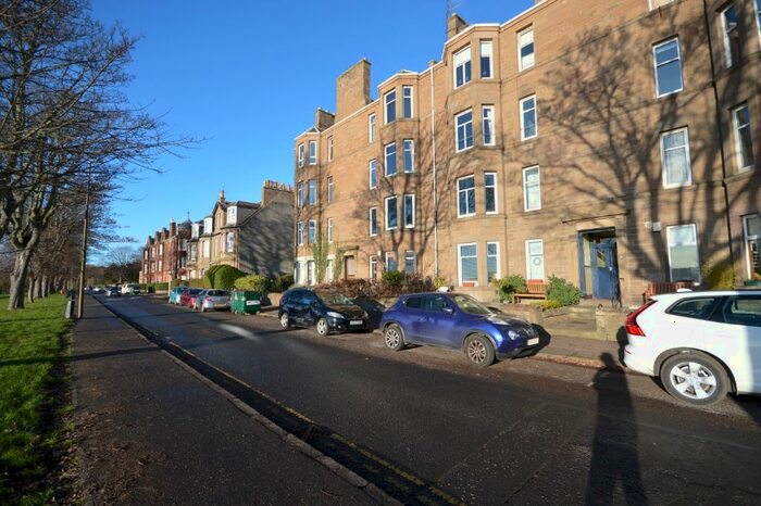 2 Bedroom Flat To Rent In Magdalen Yard Road, West End, Dundee, DD2
