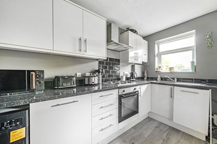 1 Bedroom Flat For Sale In Guildford, Surrey, GU4