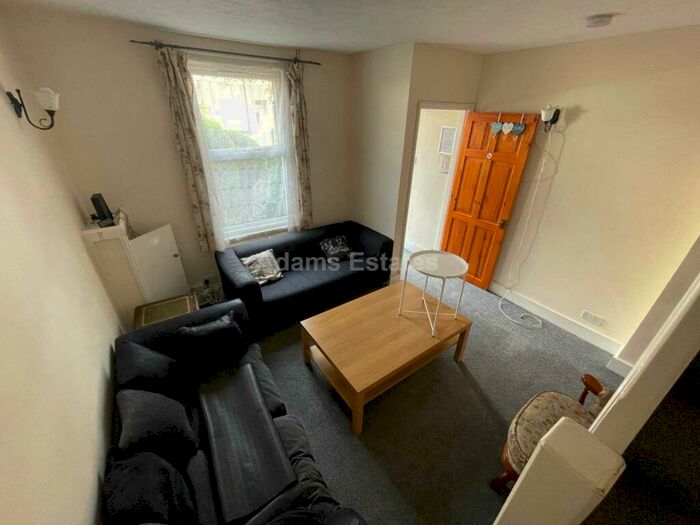 3 Bedroom Terraced House To Rent In Granby Gardens, Reading, RG1