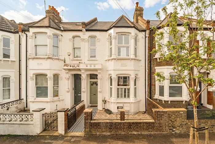 2 Bedroom Flat For Sale In Rainham Road, Kensal Green, NW10
