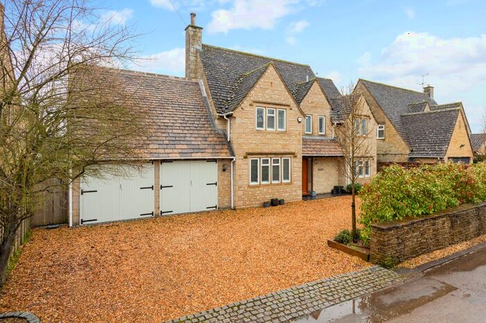 4 Bedroom Detached House For Sale In Mill Lane, Cirencester, GL7