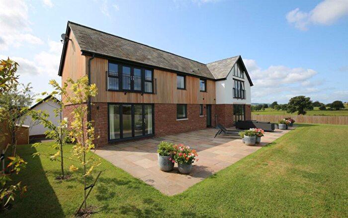 4 Bedroom Detached House For Sale In Sampford Peverell, Tiverton, EX16