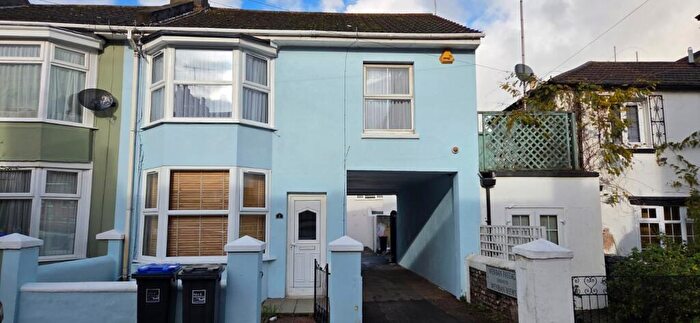 2 Bedroom Apartment To Rent In Wenban Road, Worthing, West Sussex, BN11