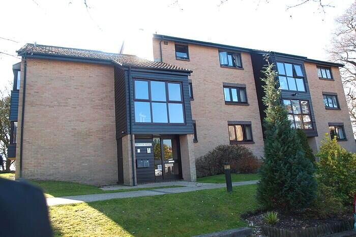 1 Bedroom Flat To Rent In Netley Cliff, Victoria Road, Netley Abbey, SO31