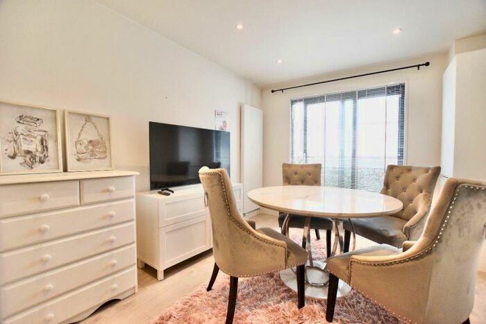 2 Bedroom Apartment To Rent In Rushey Green, SE6