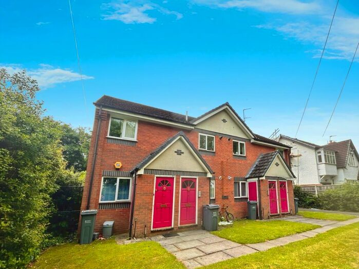 2 Bedroom Flat To Rent In Old Hall Lane, Manchester, Greater Manchester, M14