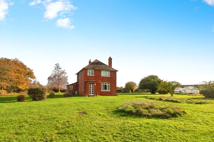 3 Bedroom Detached House For Sale In Kiln Road, Sherborne St. John, Basingstoke, Hampshire, RG24