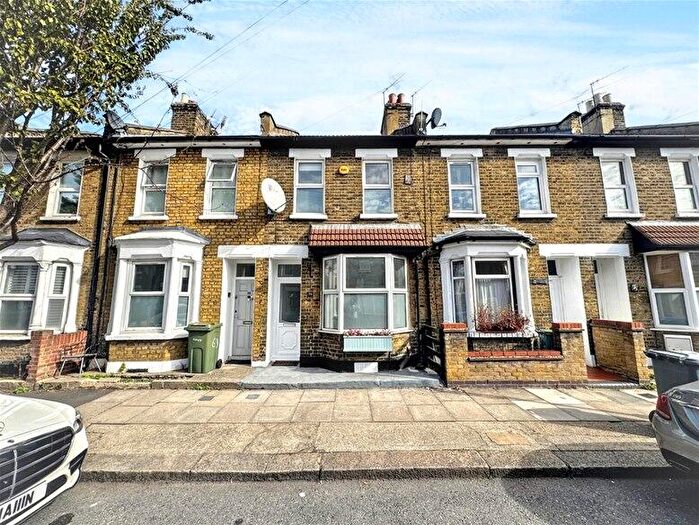 2 Bedroom House To Rent In Tennyson Road, Stratford, E15