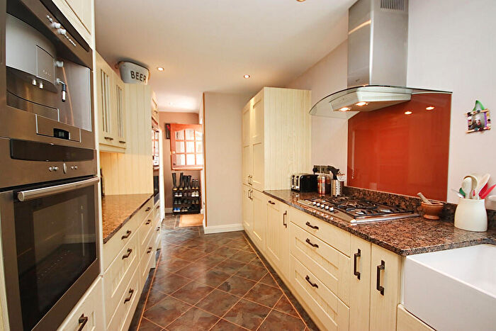 3 Bedroom End Of Terrace House For Sale In Penfold Grange, Billingshurst, RH14