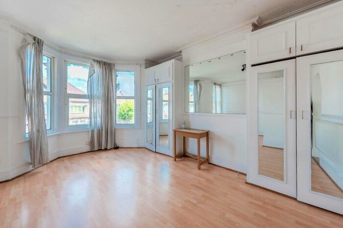 Studio To Rent In Welldon Crescent, Harrow, HA1