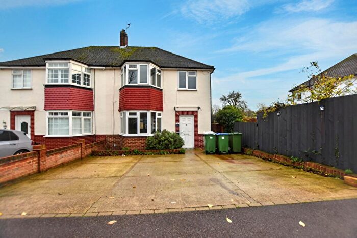 3 Bedroom Semi-Detached House For Sale In Riverside Road, Sidcup, DA14