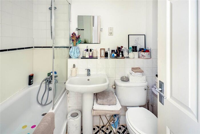 1 Bedroom Flat To Rent In Ferguson Close, Isle Of Dogs, London, E14