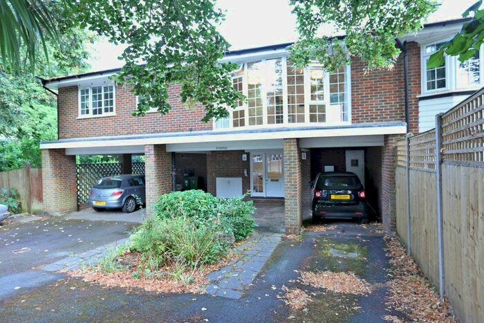 2 Bedroom Flat To Rent In Woodlands Road, Bromley, Kent, BR1