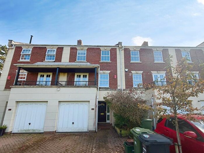 4 Bedroom Terraced House To Rent In Macrae Road - Ham Green, BS20