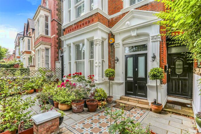 3 Bedroom Flat To Rent In Mount View Road, London, N4