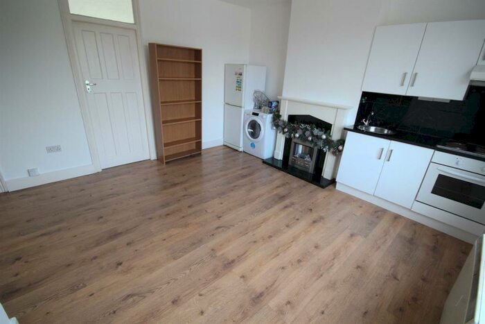 3 Bedroom Flat To Rent In B Uxbridge Road, Pinner, HA5