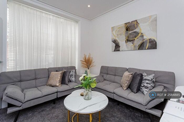 3 Bedroom Terraced House To Rent In Henderson Road, Southsea, PO4