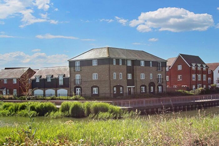 2 Bedroom Apartment To Rent In Bluewater Quay, MK42